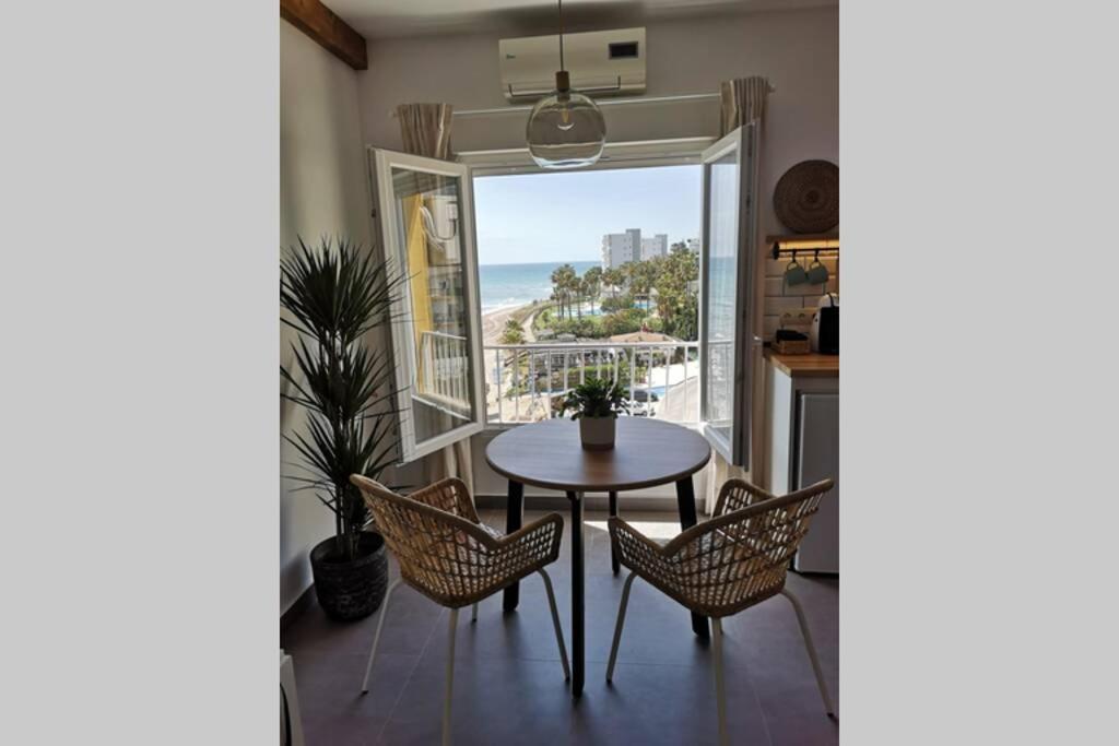 Beachfront Apartment Near Marbella Sitio de Calahonda Zewnętrze zdjęcie